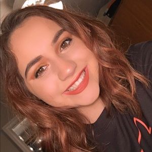 Meet your Posher, Olivia